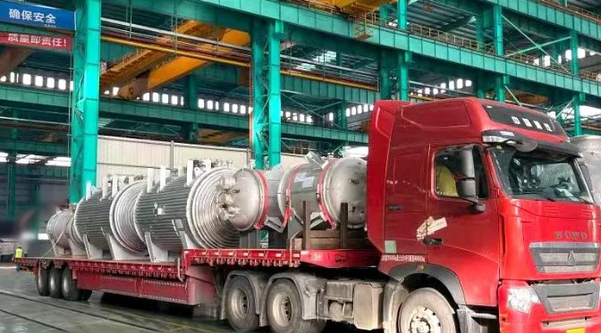 战疫情，，，，，保交期！304永利集团沉工成功发运多台化工容器