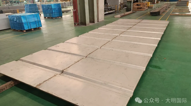 反其路行之，，，，，，，，显真功！304永利集团挑战又一超长超宽折弯件加工