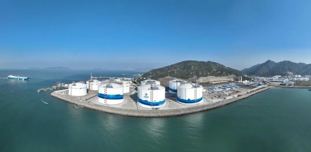 304永利集团参建，，，，，，，，中国海油金湾“绿能港”首座27万方LNG储罐投用