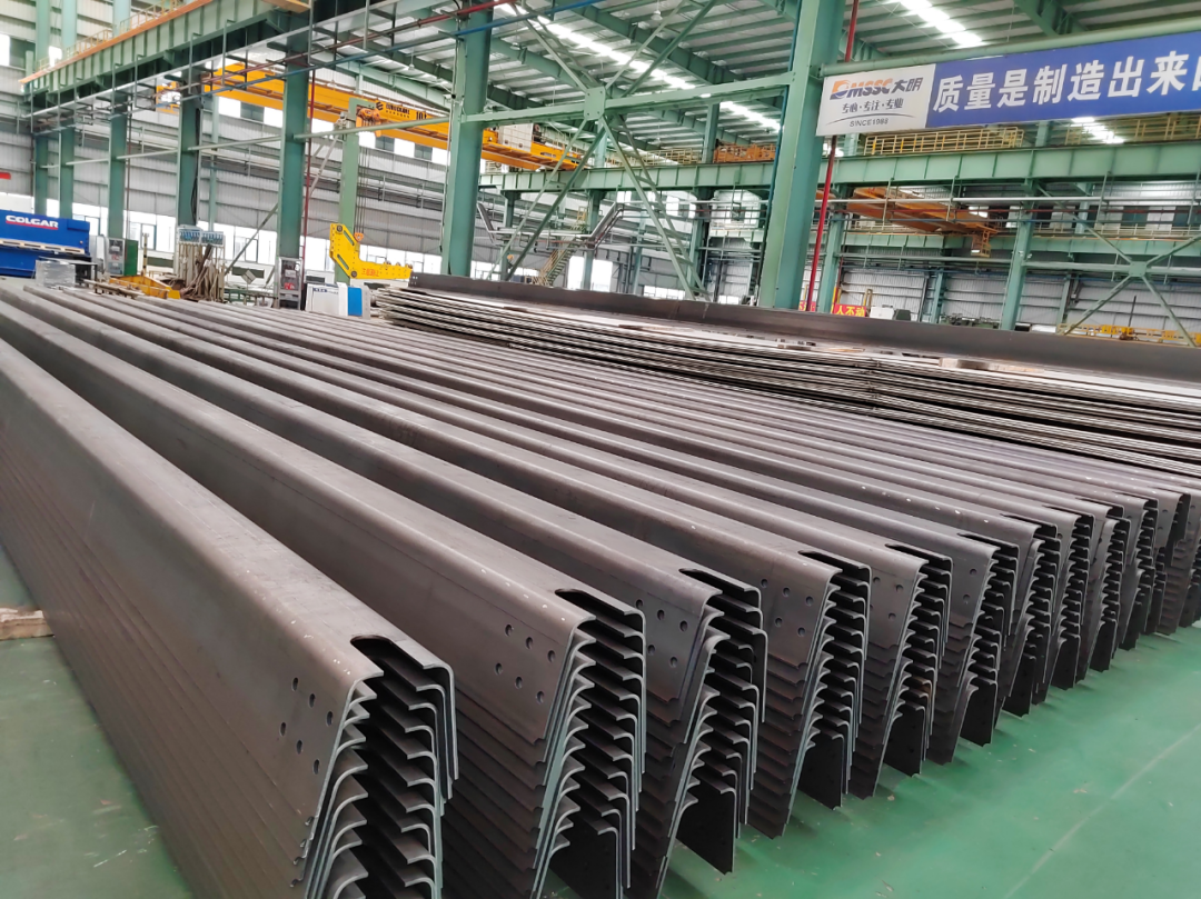 定孔位、破翻边，，，，，，，，湖北304永利集团以精工沉塑U肋加工极限